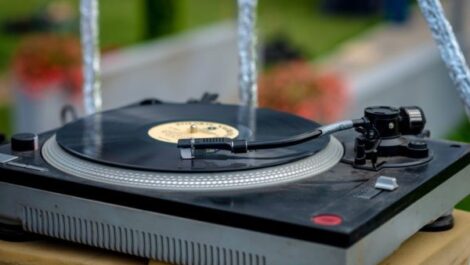 An old vinyl record player